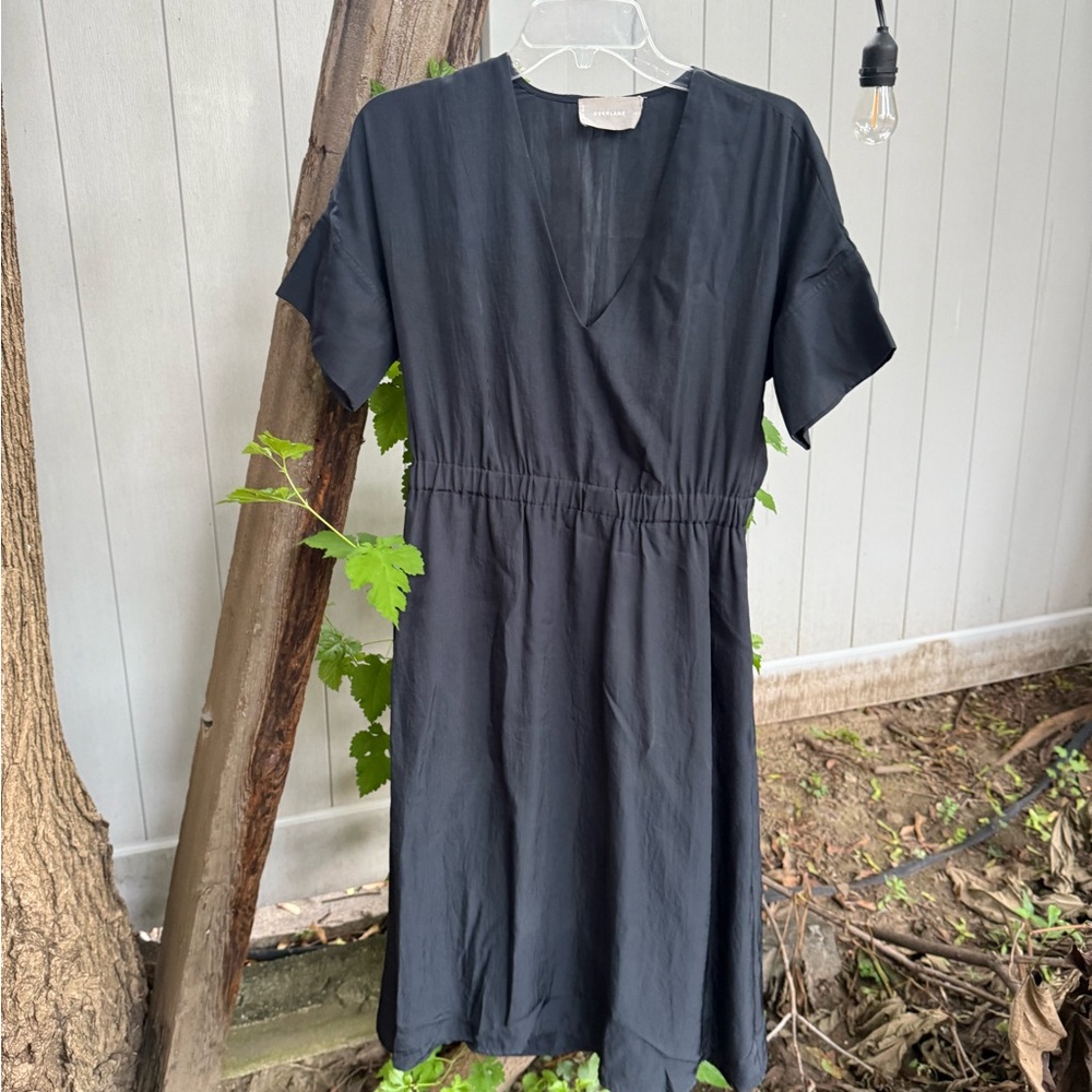 Lightweight Everlane Black V-Neck Midi Dress